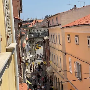 https://dejan-apartment-2.in-istria.net