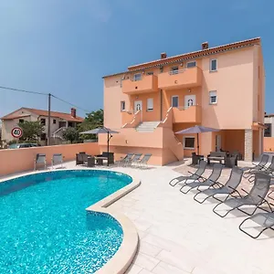 https://villa-car-pula.in-istria.net