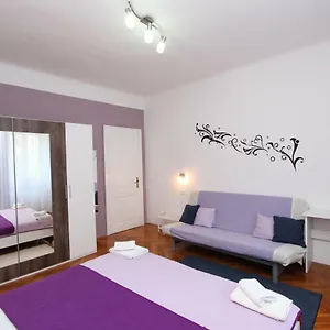 https://apartments-santin.in-istria.net